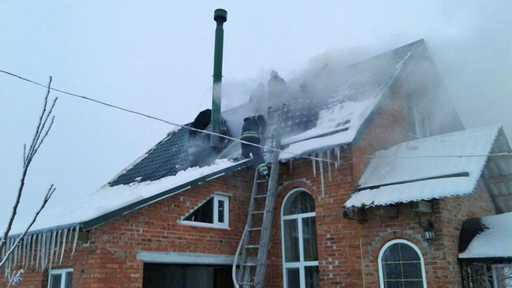 На Хмельниччині вогнеборці врятували від вогню житловий будинок