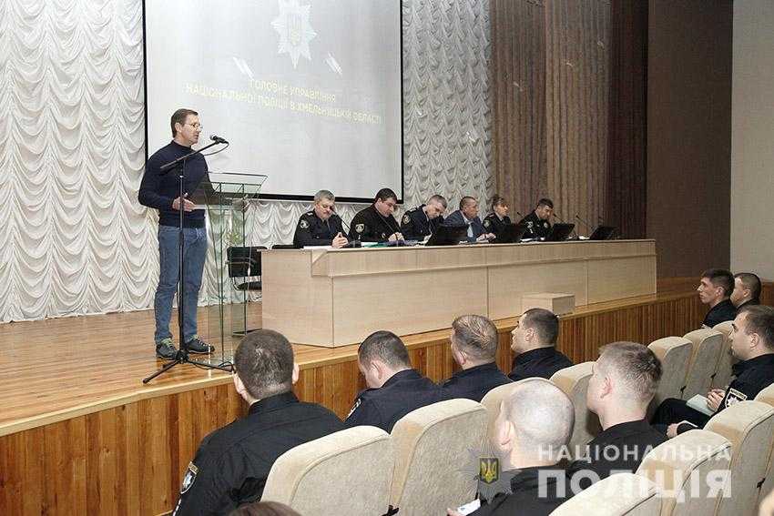 У Хмельницькому нагородили поліцейських, які затримали підозрюваного у пошкодженні меморіалу