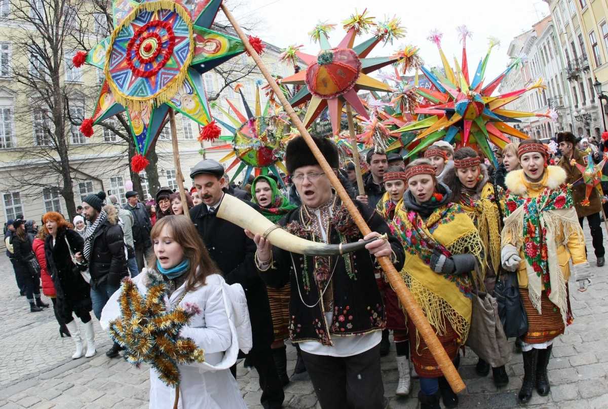 Сьогодні у Хмельницькому лунатимуть колядки