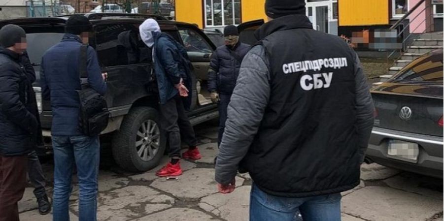 У Хмельницькому СБУ блокувала діяльність угруповання рекетирів