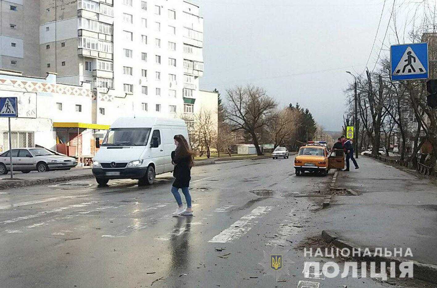 У Хмельницькому під колеса “Москвича” потрапила школярка