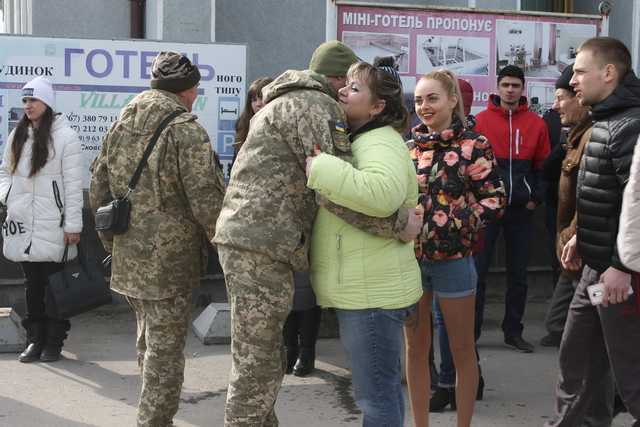 100 військових із Кам’янця відправились на Донбас