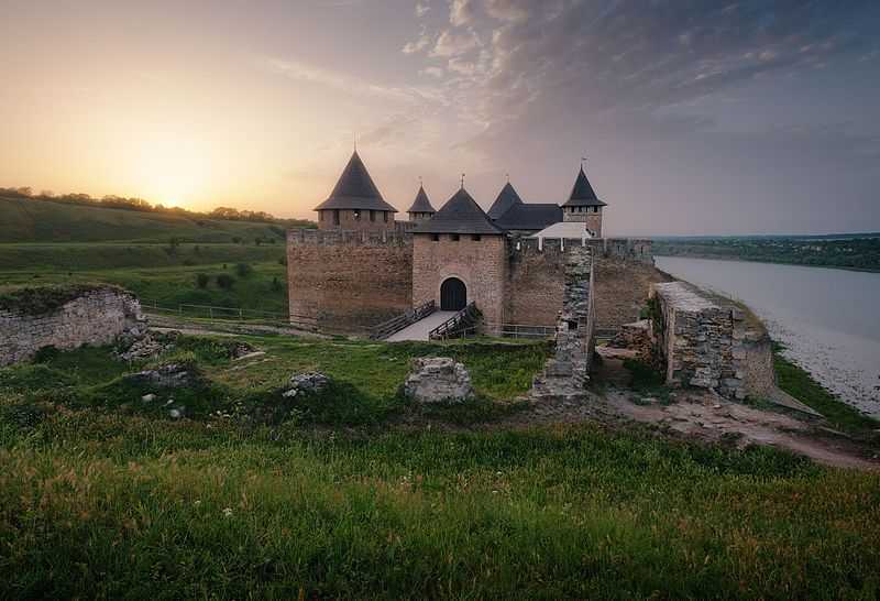 У Хмельницькому зупиниться мандрівна виставка “Пам’ятки України”