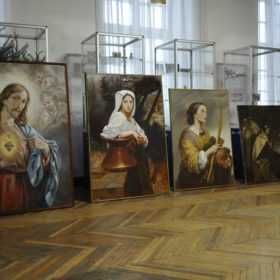 У Кам’янці-Подільському відреставрували 11 старовинних картин