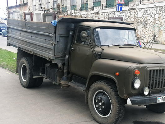 У Хмельницькому комунальники безоплатно забирають зелені відходи у приватному секторі