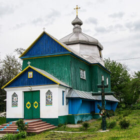 свято-Дмитрівська церква у селі Залуччя