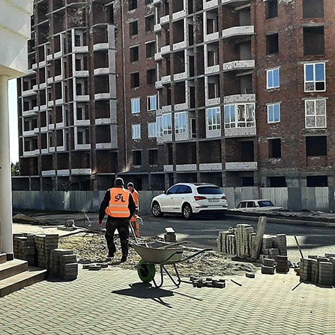 на вулиці Мельникова завершили першу чергу будівництва