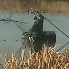 рибалка браконьєр на річці Случ