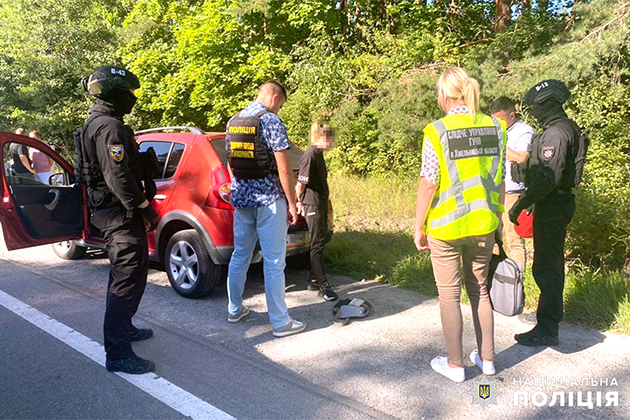 Групу наркоторговців викрили на Хмельниччині