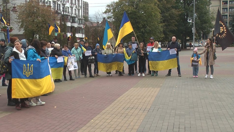 На Хмельниччині чекають звільнених з полону земляків і продовжують акцію «Поверніть Героїв додому»