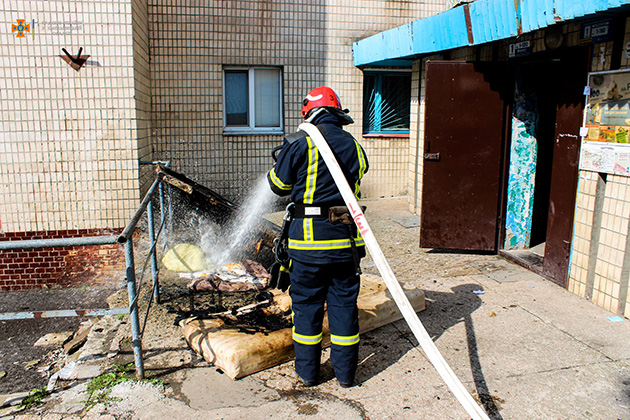 У Хмельницькому рятувальники ліквідували займання матраца