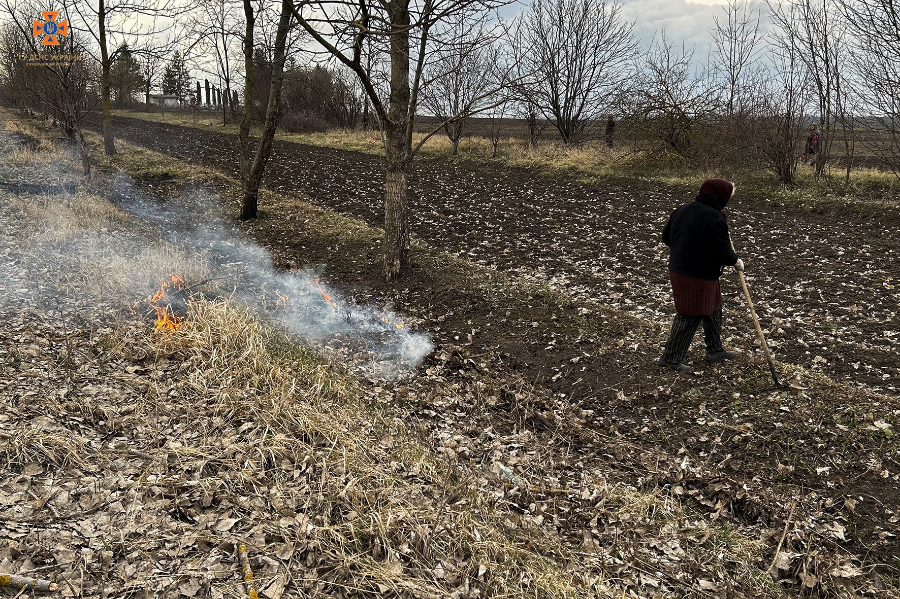 Паліїв трави виявили рятувальники на Кам’янеччині