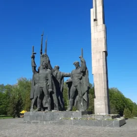 пам'ятник радянським солдатам меморіал слави