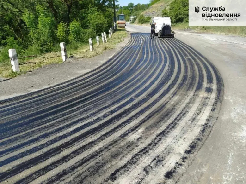 ремонт автошляху Т-23-08 в селищі Смотрич