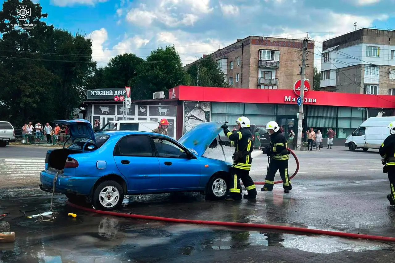 На Хмельниччині горіла автівка