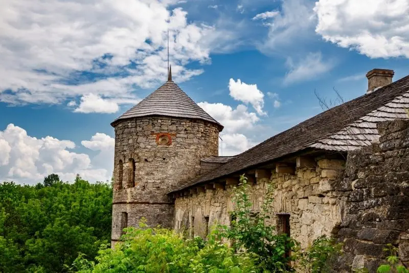 На Хмельниччині можна заночувати у справжньому замку (ФОТО)