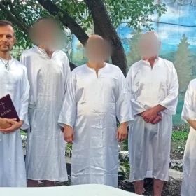хрещення засуджені пастор басейн