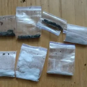 пакетики з наркотиками