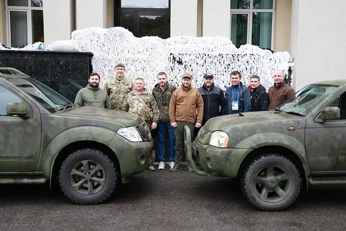 Допомогу для підсилення військових передали представники кіноіндустрії та Хмельницька ОВА