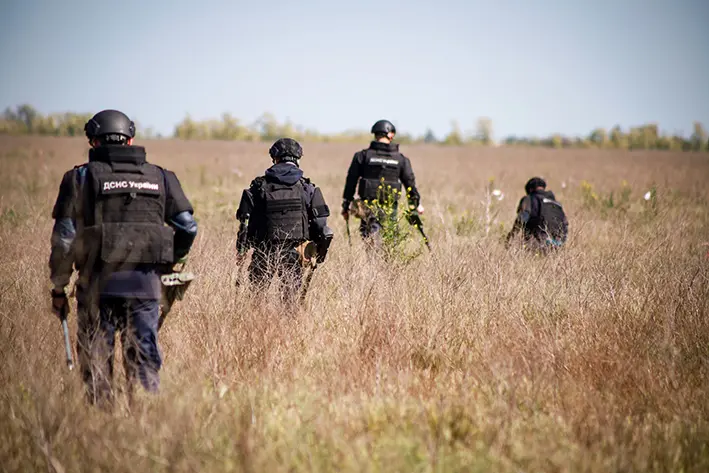 Сапери з Хмельниччини на деокупованій Херсонщині знищують ворожі боєприпаси