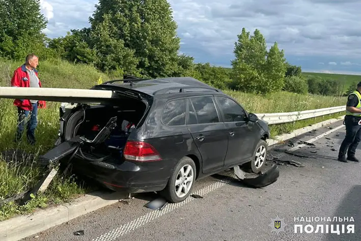 Летальна ДТП на Хмельниччині: легковик протаранив відбійник