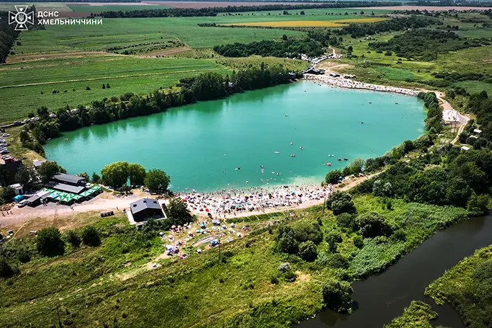 Рятувальники проінспектували місце відпочинку біля найпопулярнішої водойми на Хмельниччині