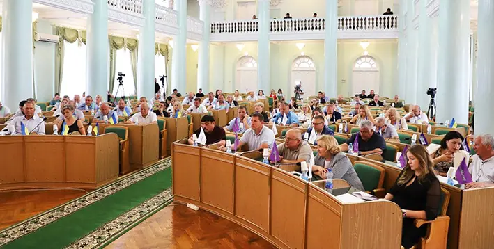 Звільнення, передача майна та премії: які рішення ухвалювали депутати Хмельницької обласної ради на сесії