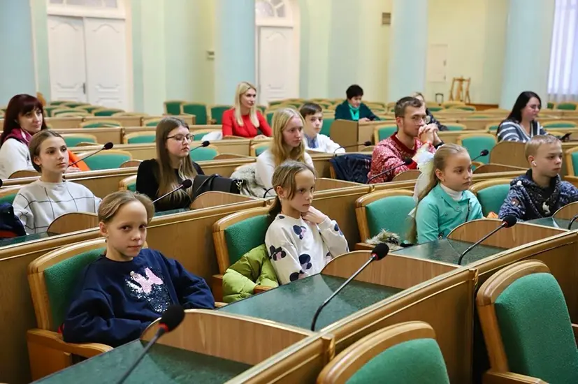 Дітям ВПО, які мешкають на Хмельниччині, передали подарунки від японських благодійників