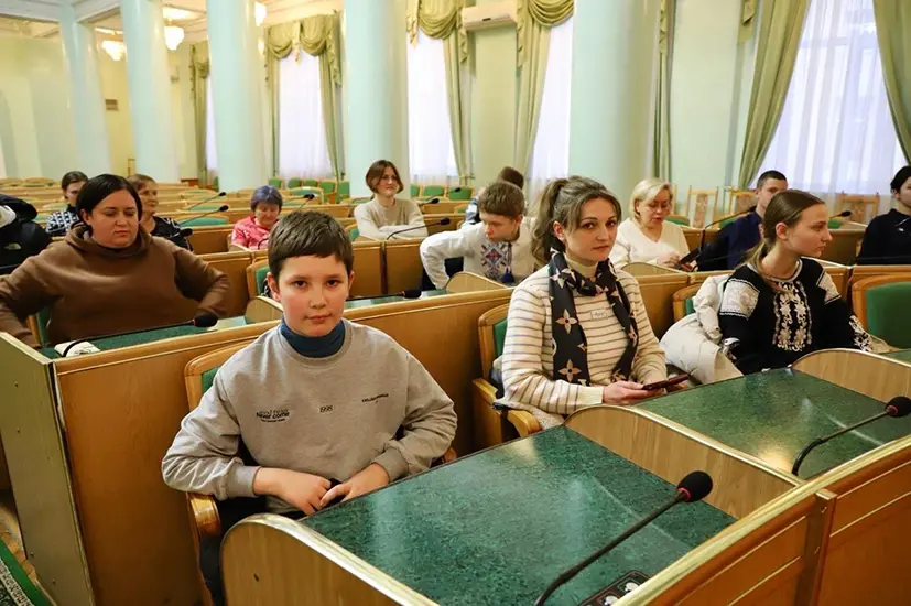 Дітям ВПО, які мешкають на Хмельниччині, передали подарунки від японських благодійників