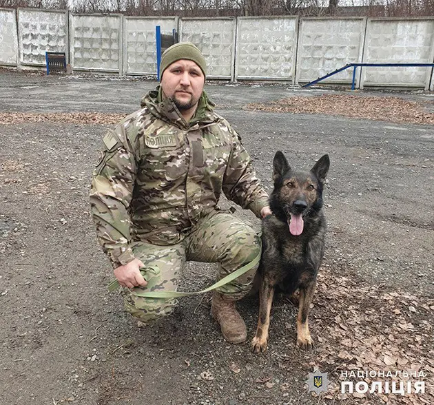 У Дунаївцях поліцейський собака допоміг розшукати молодика, який пограбував магазин