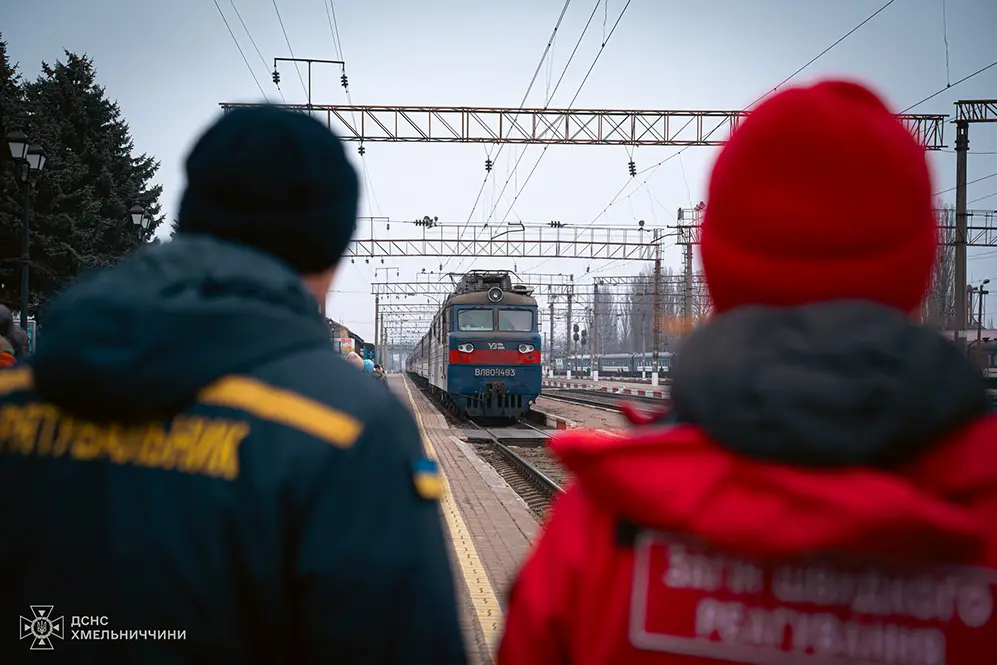 Ще один поїзд зі Сходу зустріли рятувальники у Хмельницькому (ФОТО)