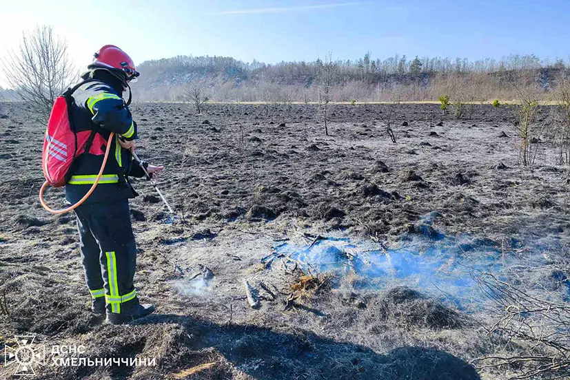 Понад 30 тисяч квадратних метрів чорноземів спалили мешканці Хмельниччини за 4 дні