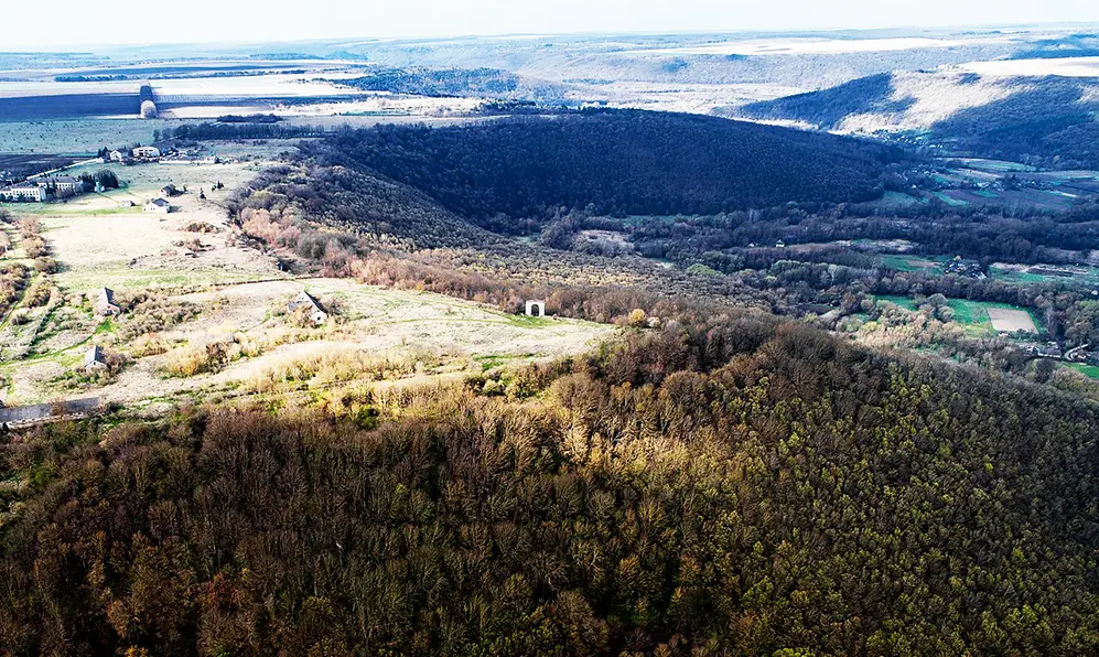 Отроків на Хмельниччині та його історична спадщина