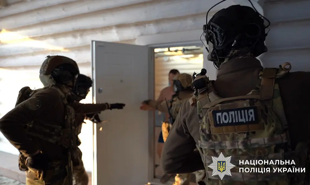 Ошукали іноземців на мільйони: Нацполіція викрила міжнародну шахрайську мережу