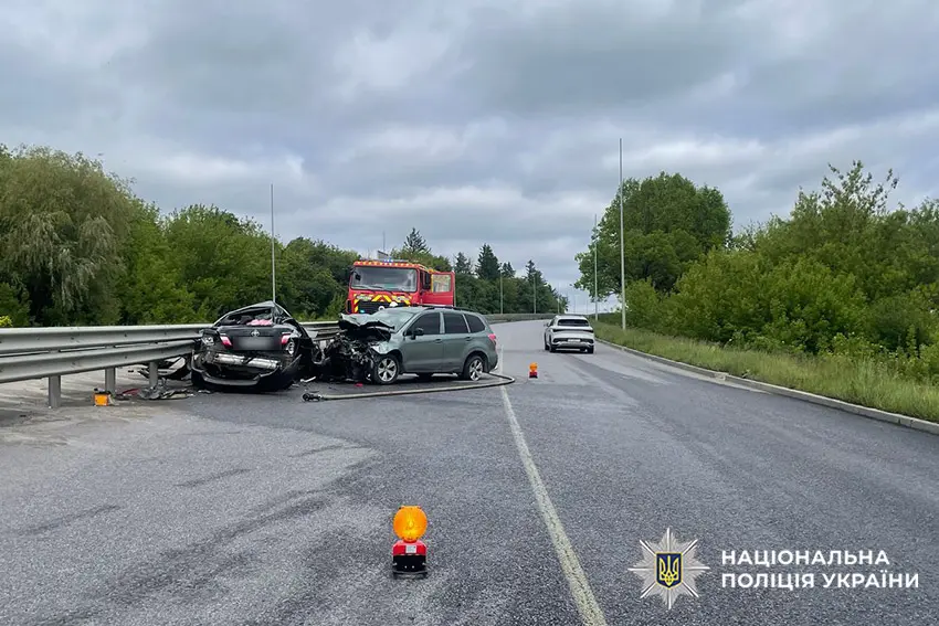 Двоє водіїв травмувалися внаслідок ДТП на Хмельниччині