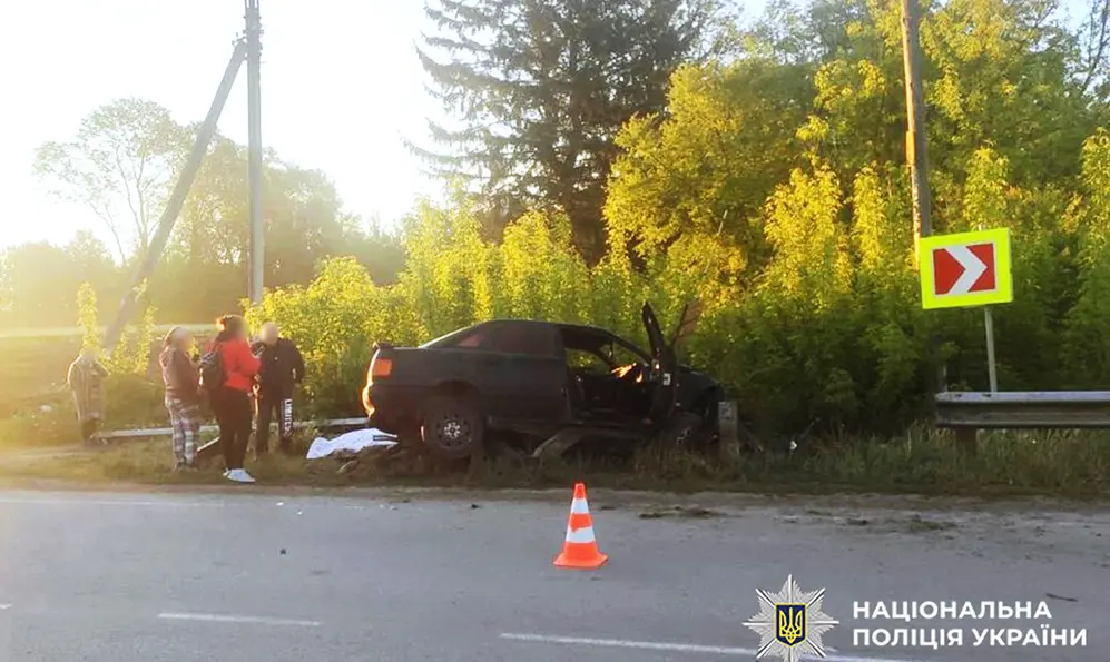 Audi врізалася у відбійник на Хмельниччині: є загиблий