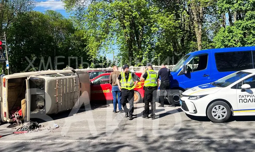 Три автомобілі потрапили у серйозну ДТП у Хмельницькому (ВІДЕО)