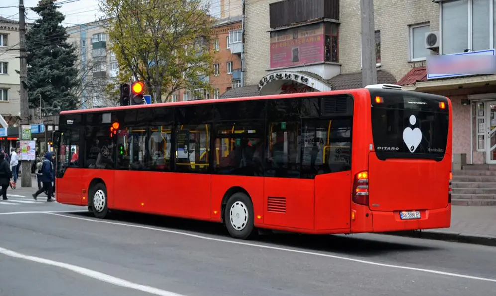Маршрут руху одного з автобусів у Хмельницькому тимчасово змінять
