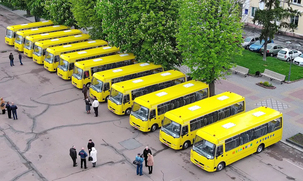 До Дня Європи громади Хмельниччини отримали нові шкільні автобуси (ФОТО)