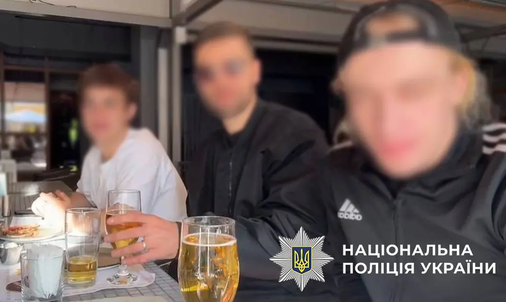 «Блогерів», які напідпитку у прямому ефірі хизувались незареєстрованою зброєю, притягнули до відповідальності
