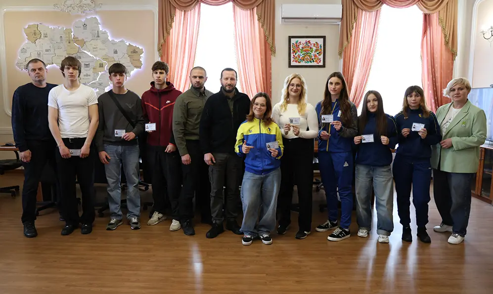 Посвідчення “Майстер спорту України” вручили у Хмельницькому талановитим боксерам