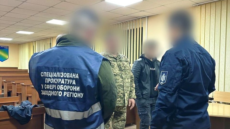 Застава за проректора академії: яку суму внесли за підозрюваного у Хмельницькому