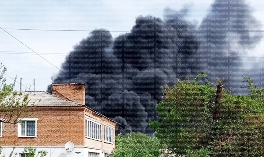 У селищі в Хмельницькому районі сталася масштабна пожежа на заводі (ФОТО, ВІДЕО)