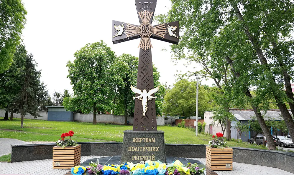Пам’ять жертв політичних репресій вшанували у Хмельницькому (ФОТО)