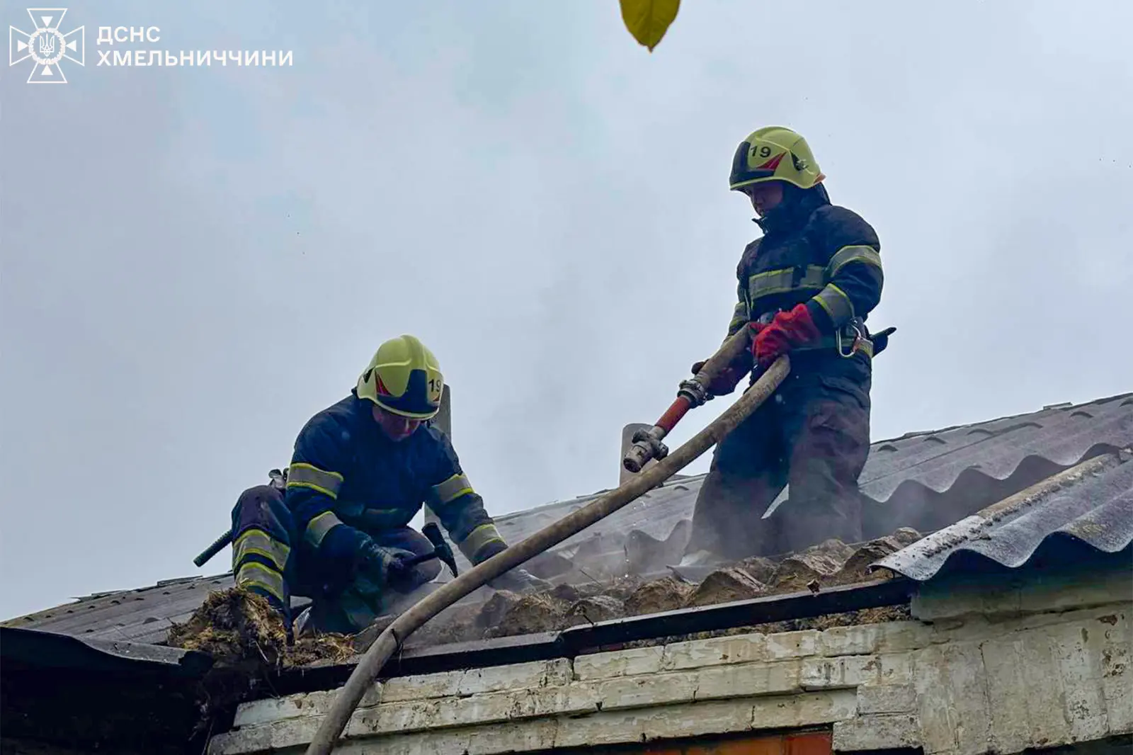 Тіла двох людей знайшли на місцях пожеж на Хмельниччині