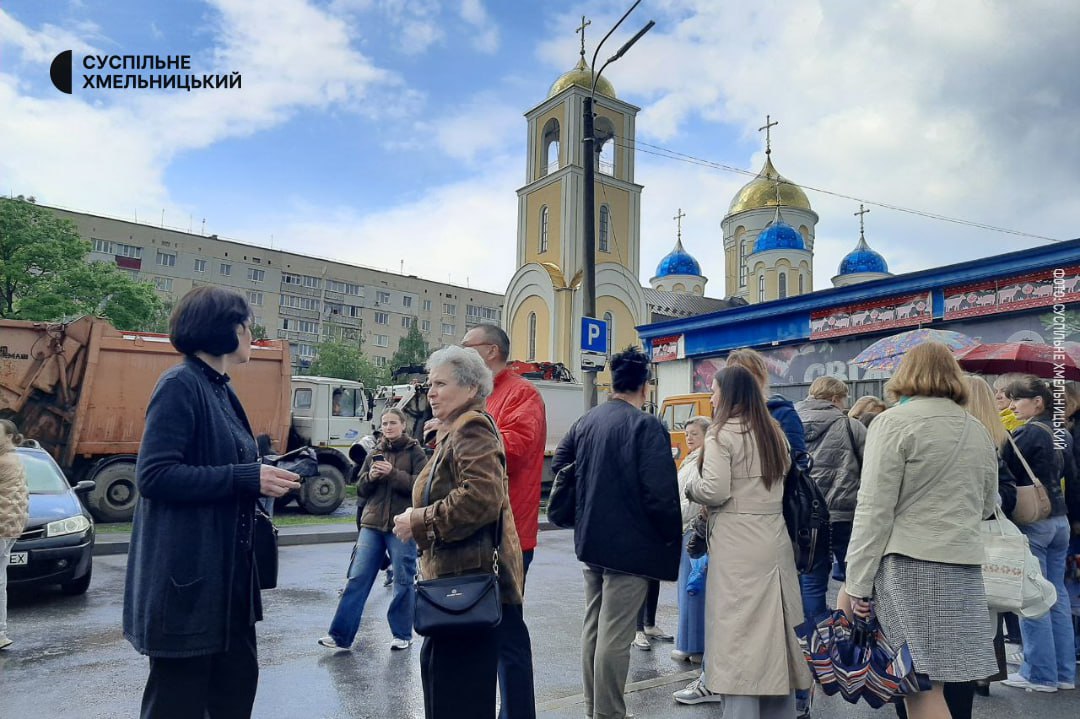 У Хмельницькому через приїзд предстоятеля УПЦ Онуфрія містяни зібралися на протест