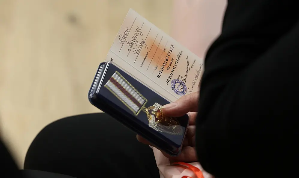 Подяки та відзнаки вручили у Хмельницькій ОВА матерям загиблих захисників