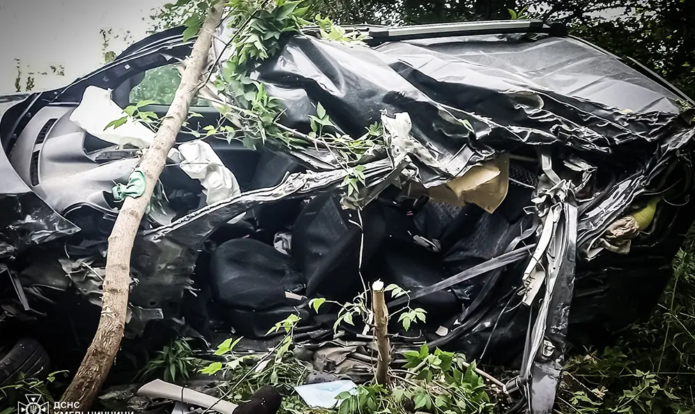 Двоє загиблих, троє травмованих: наслідки ДТП з вантажівкою на Хмельниччині