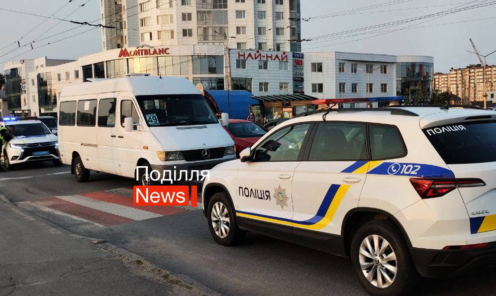 На «зебрі» у Хмельницькому збили дитину на самокаті (ВІДЕО)