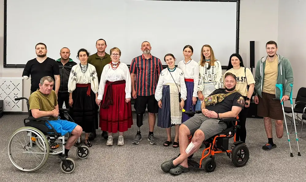 Хмельницькі фольклористки реабілітують військових народним мистецтвом